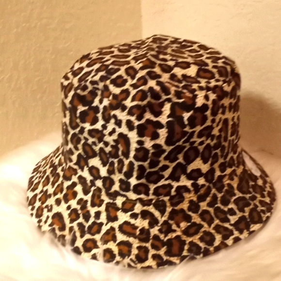 Leopard ๐ Cotton Bucket Hat - Picture 2 of 12